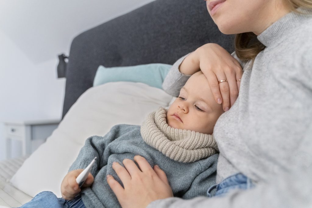 Fieber bei Kind anhand der neuen Richtlinien besser einschätzen können.